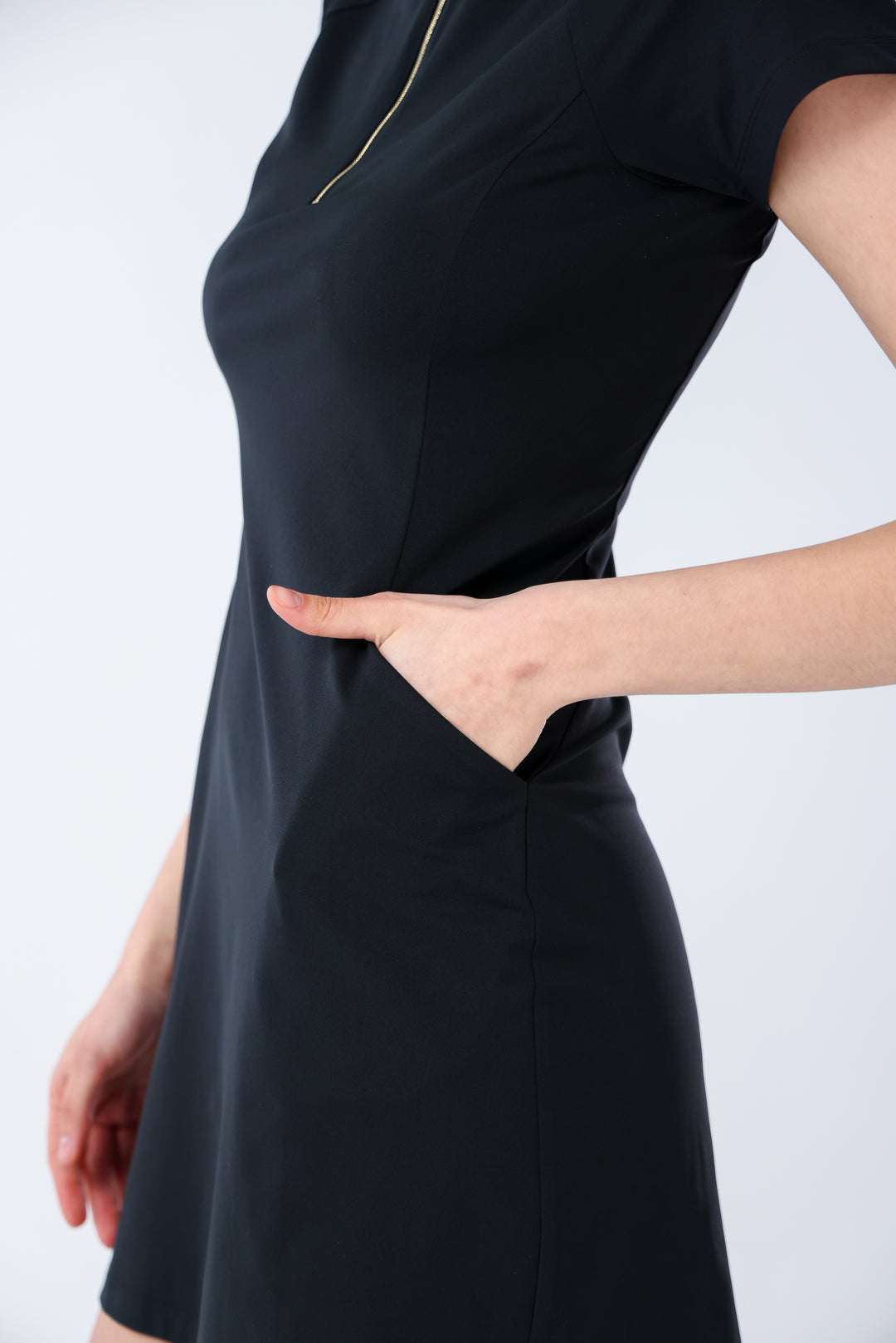 Quater-Zip Mock Neck Dress | 拉鍊高領洋裝