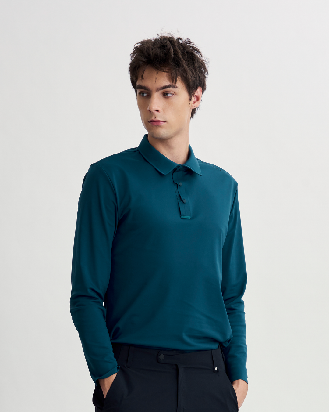 AW26 Golf 男款釘釦長袖 Polo 孔雀藍正面