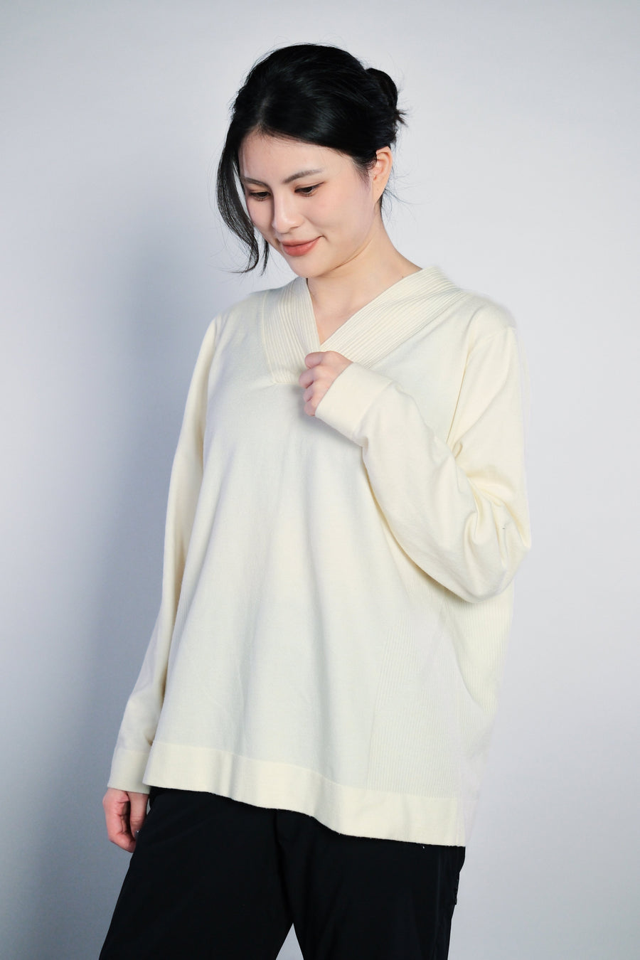 Vneck WoolBlend V 領羊毛混紡毛衣