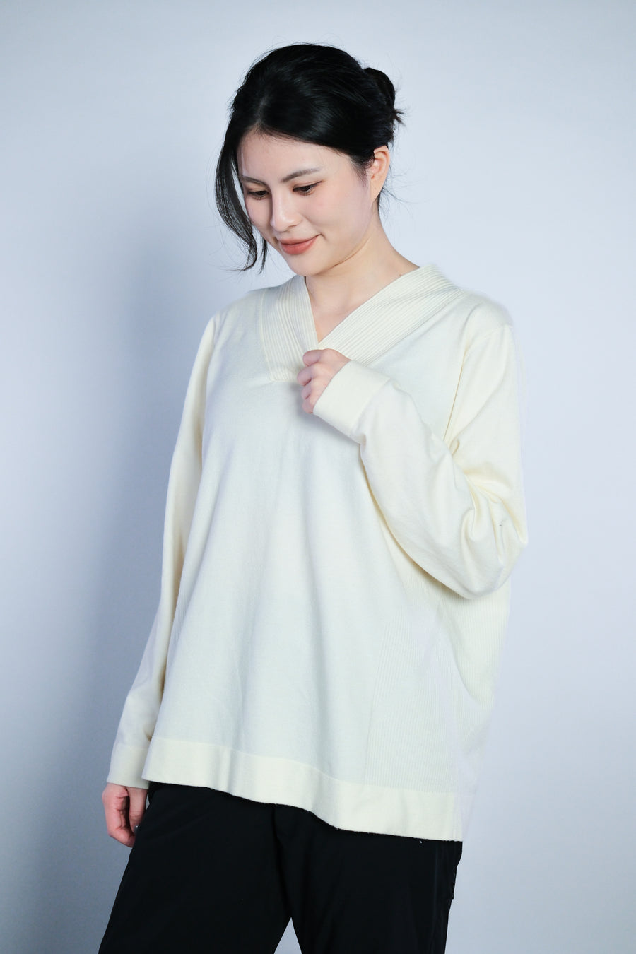 Vneck WoolBlend V 領羊毛混紡毛衣
