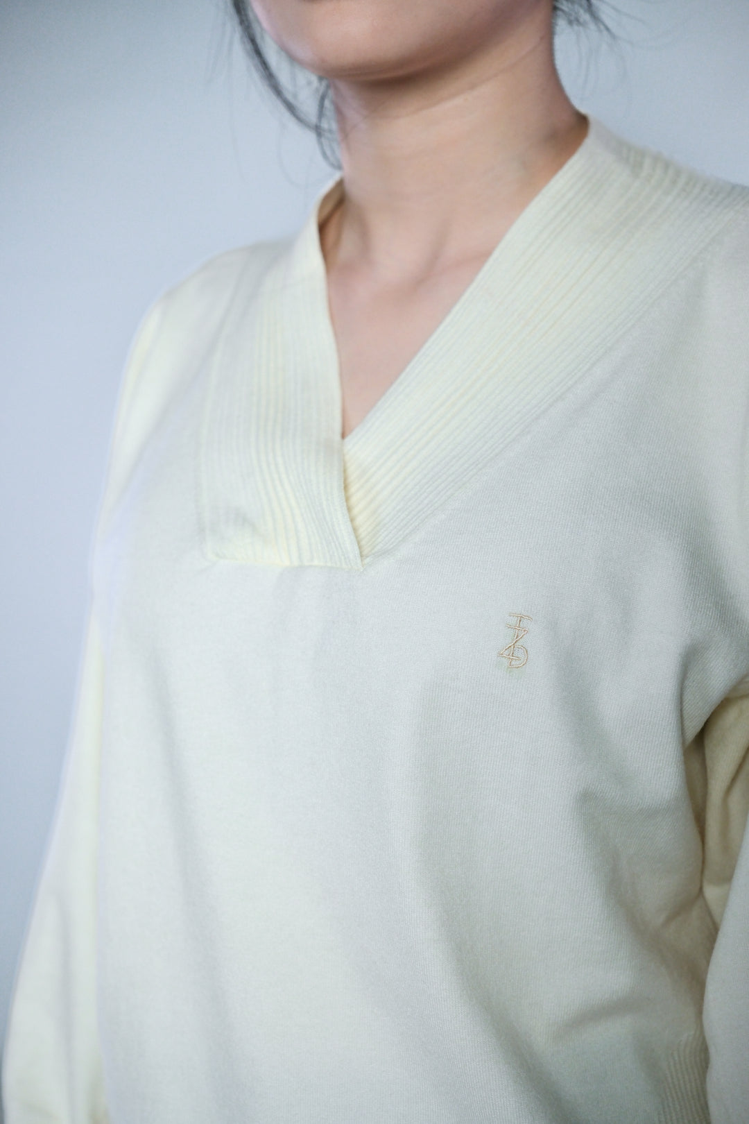 Vneck WoolBlend Sweater V領羊毛混紡毛衣