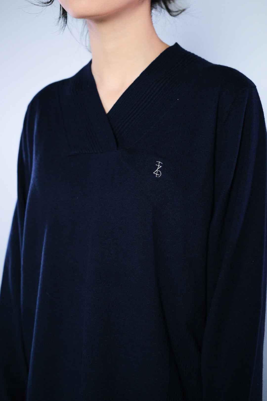 Vneck WoolBlend Sweater V領羊毛混紡毛衣