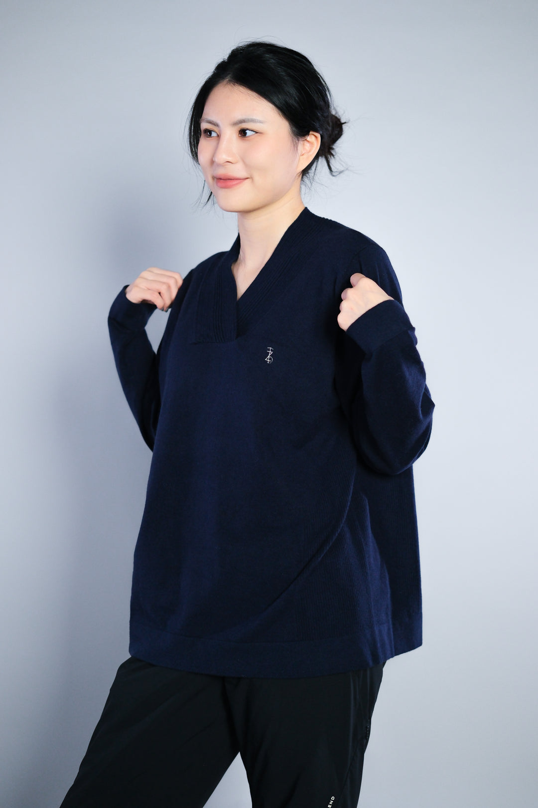 Vneck WoolBlend Sweater V領羊毛混紡毛衣