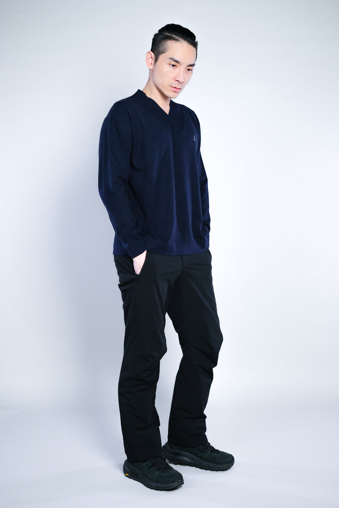 Vneck WoolBlend Sweater V領羊毛混紡毛衣