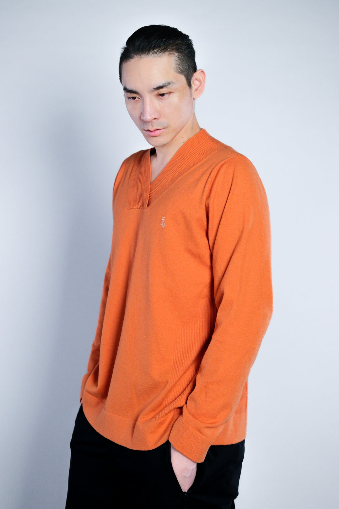 Vneck WoolBlend Sweater V領羊毛混紡毛衣