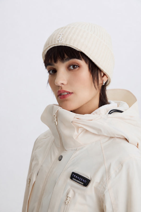 TRANZEND 女款穿搭 白色 商品細節