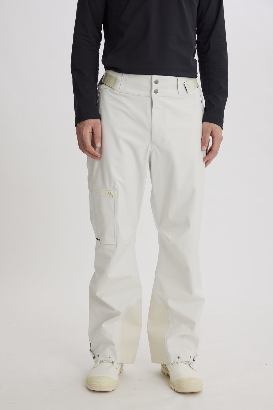 Storm Trousers 2 / MEN / 白 / cover