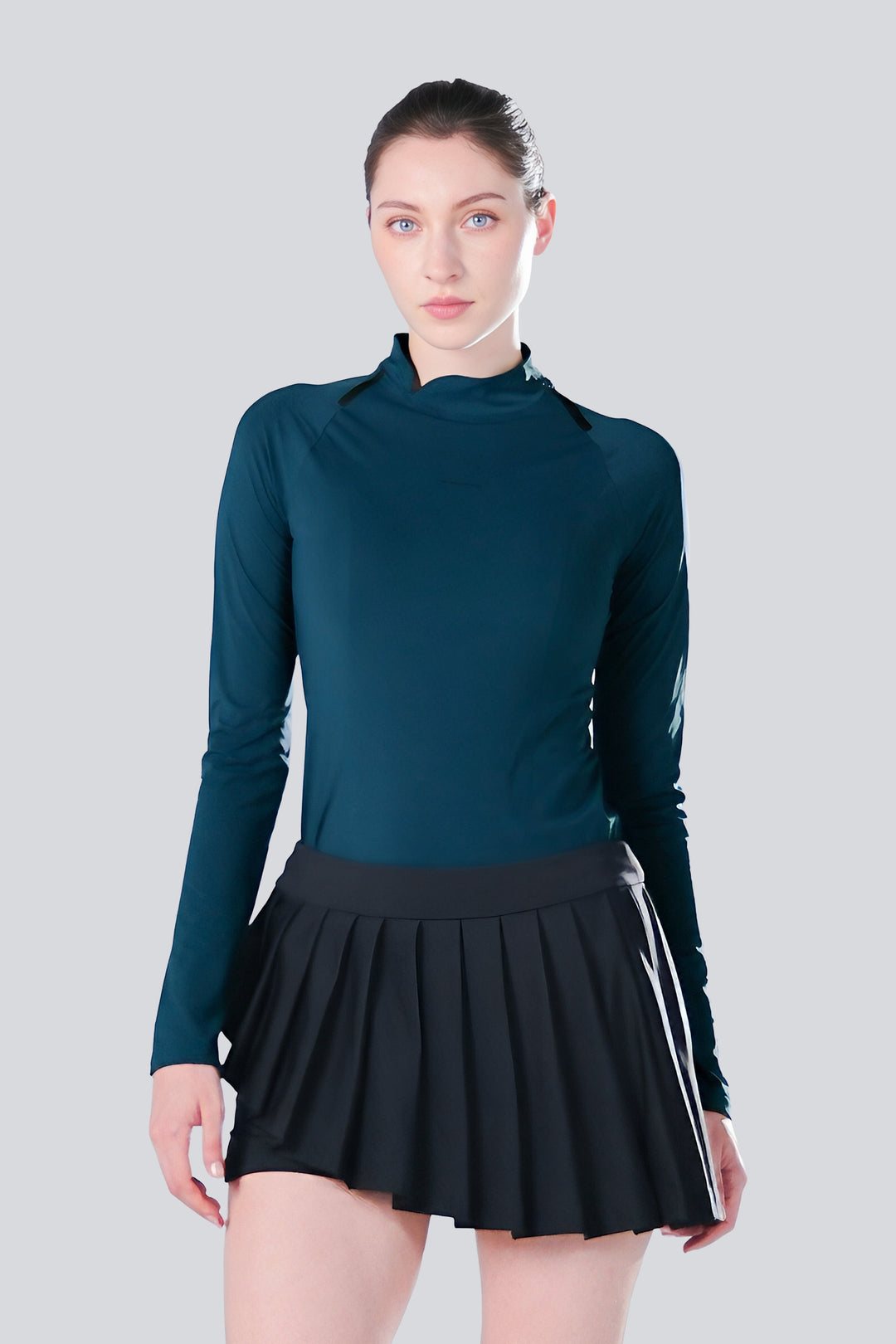 TRANZEND 女款冰感長袖防曬衣碧湖藍正面穿著