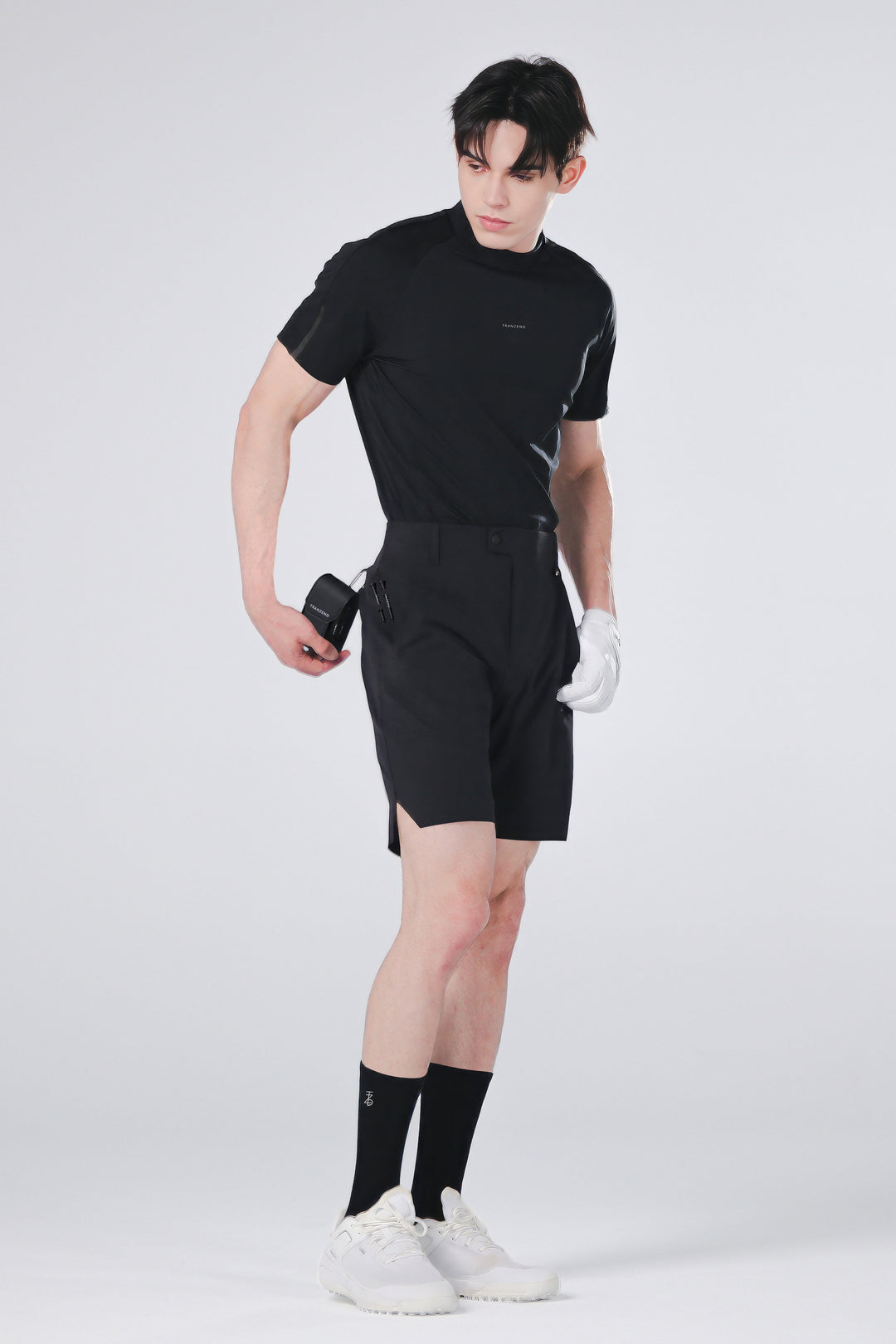 TRANZEND 男款防潑水彈力短褲經典黑正面穿著