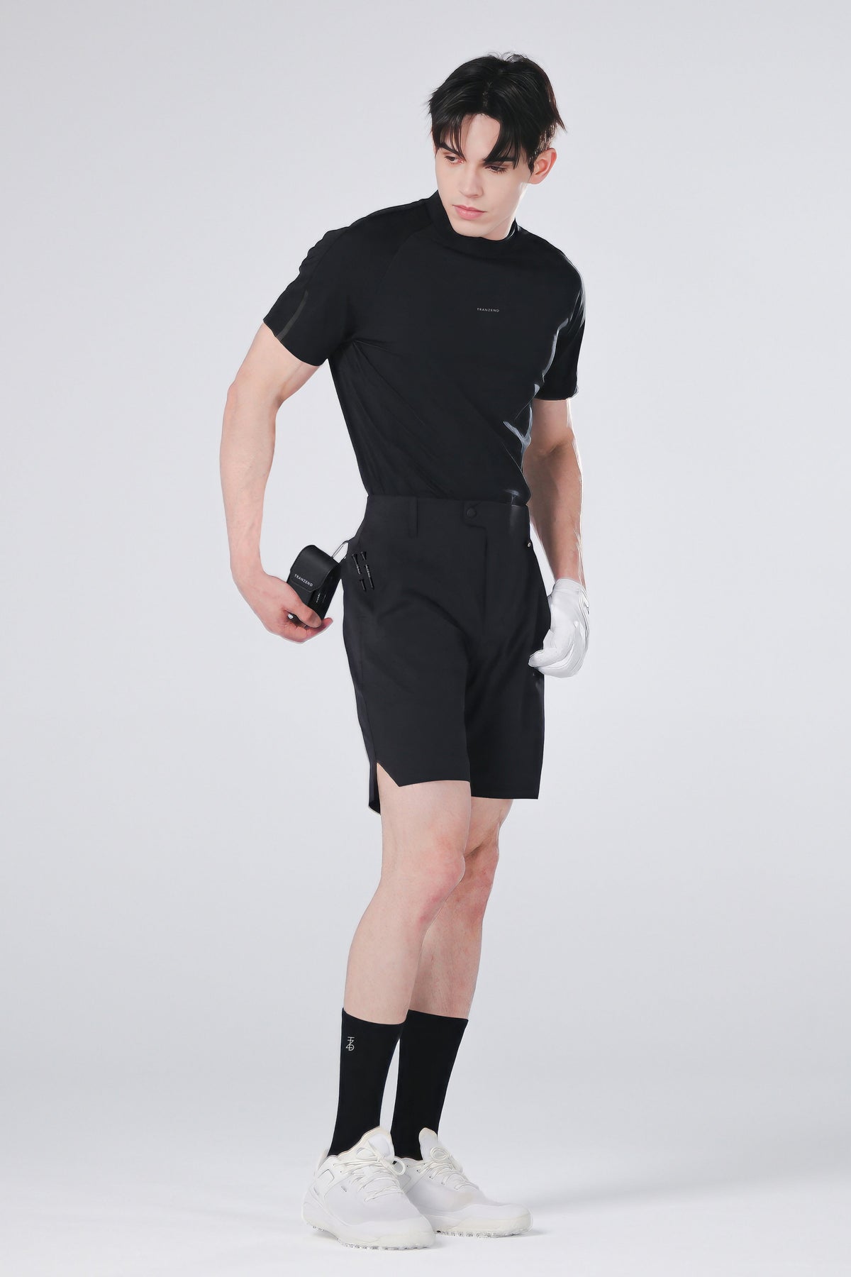 TRANZEND 男款防潑水彈力短褲經典黑正面穿著