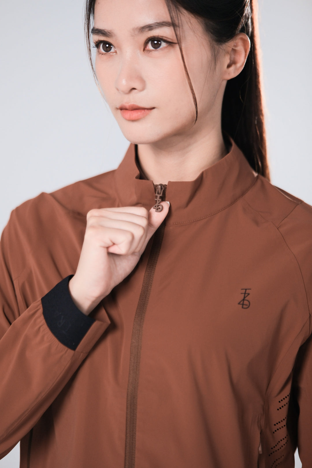 TRANZEND 冰感彈力外套 女 駝色 EC照
